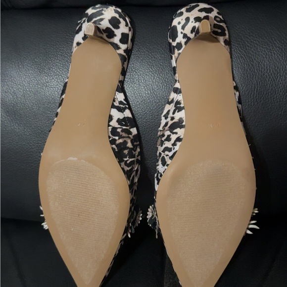 Betsey Johnson Leopard-Print Mule with Floral Appliqués - New Size 7.5 - Picture 4 of 5